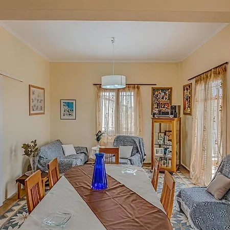 4 Bedroom Nice Home In Patra *