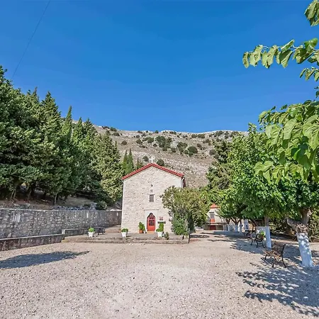 Дом отдыха Lovely In With Kitchen *