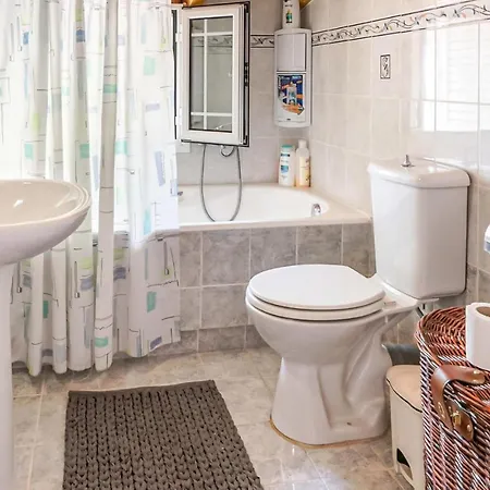4 Bedroom In Nyaraló *