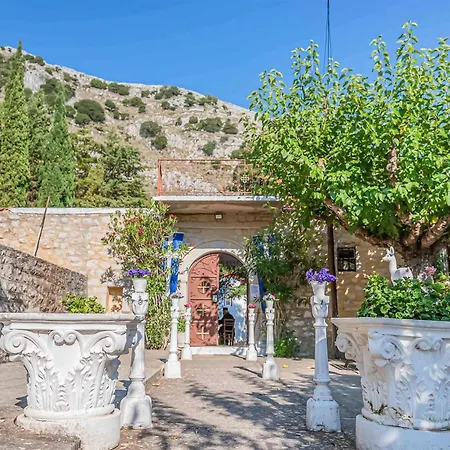 Lovely In With Kitchen Патра