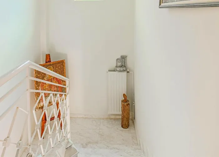 Дом отдыха Lovely In With Kitchen Патра