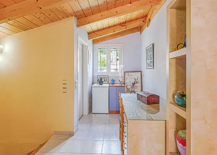 Lovely In With Kitchen Дом отдыха