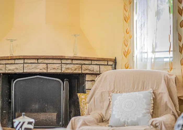 Lovely In With Kitchen Патра