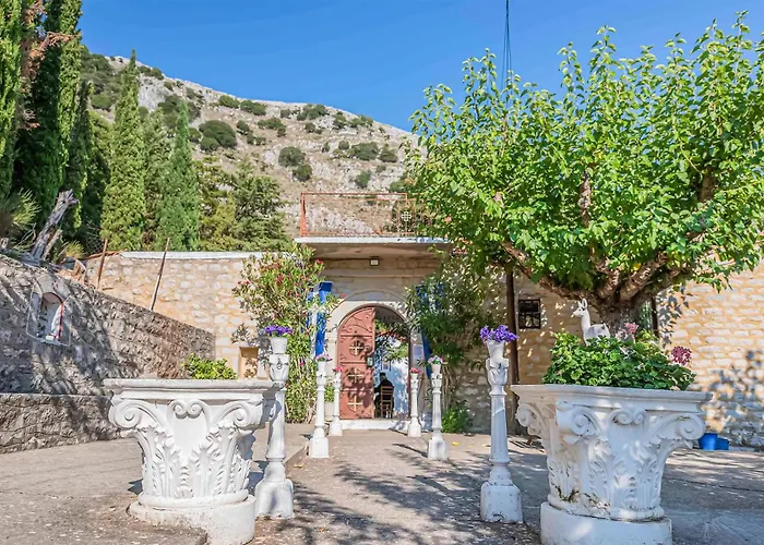 Lovely In With Kitchen Патра